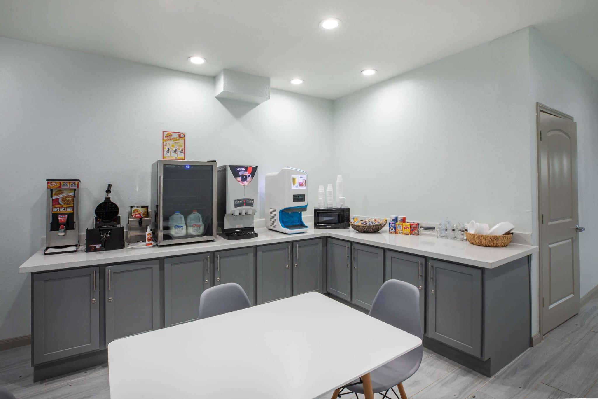Super 8 By Wyndham Humble Houston Fallcreek Екстериор снимка
