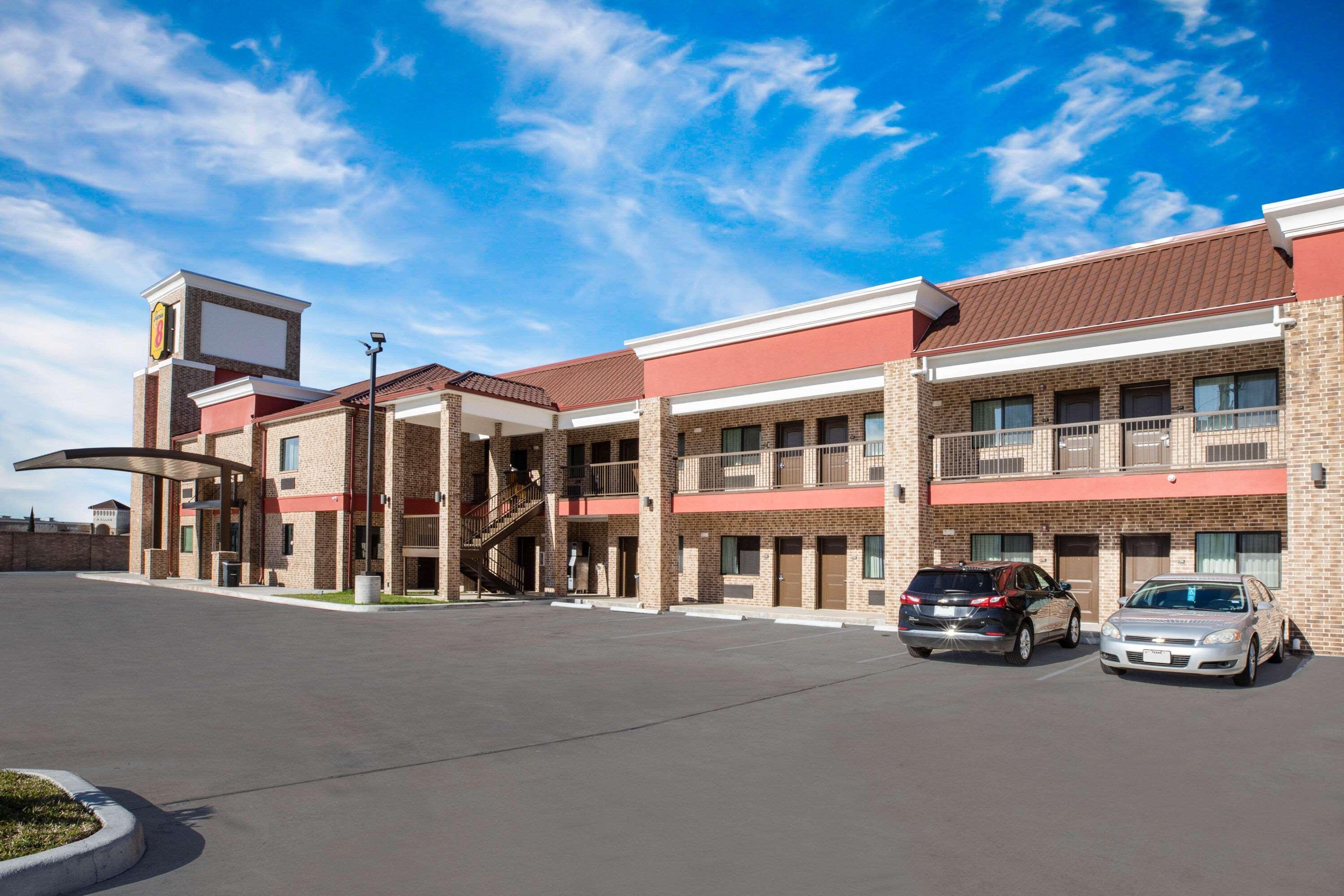 Super 8 By Wyndham Humble Houston Fallcreek Екстериор снимка