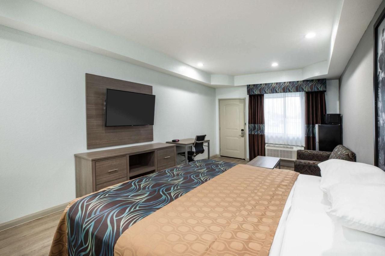 Super 8 By Wyndham Humble Houston Fallcreek Екстериор снимка