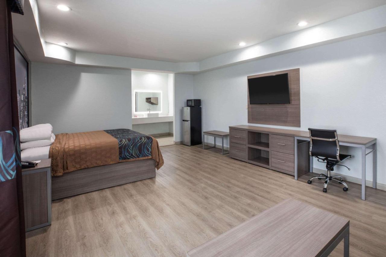 Super 8 By Wyndham Humble Houston Fallcreek Екстериор снимка