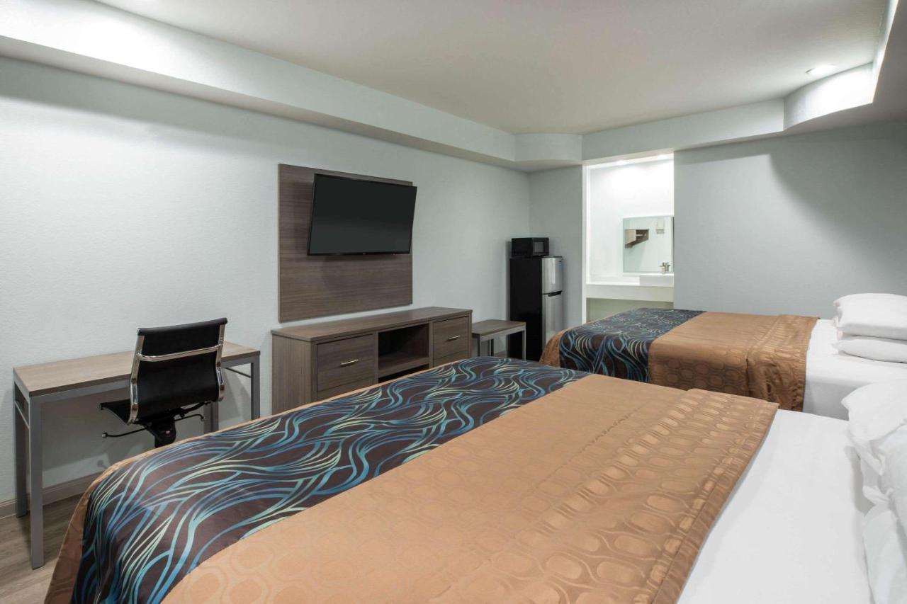 Super 8 By Wyndham Humble Houston Fallcreek Екстериор снимка