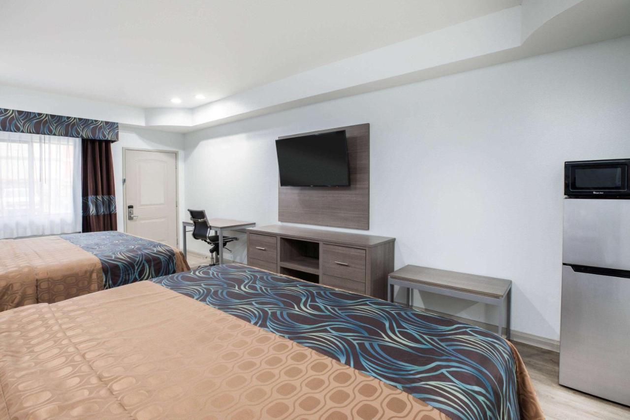Super 8 By Wyndham Humble Houston Fallcreek Екстериор снимка